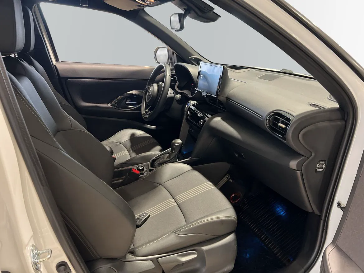 Vehicle image 5