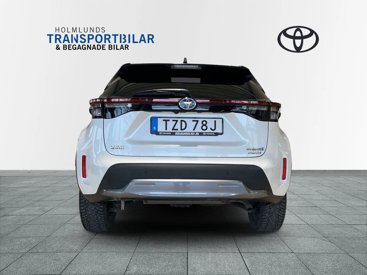 Vehicle image 3