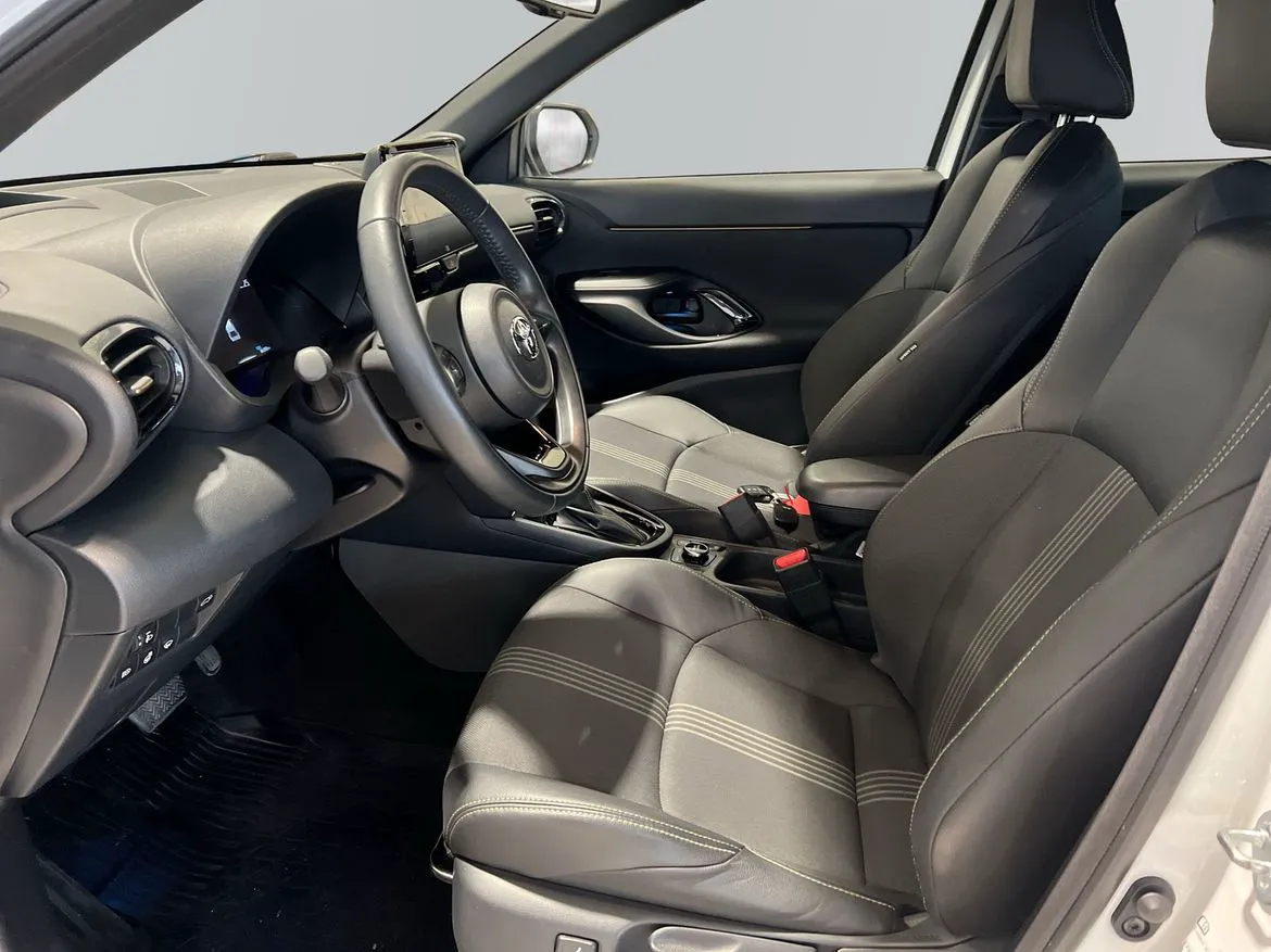 Vehicle image 11