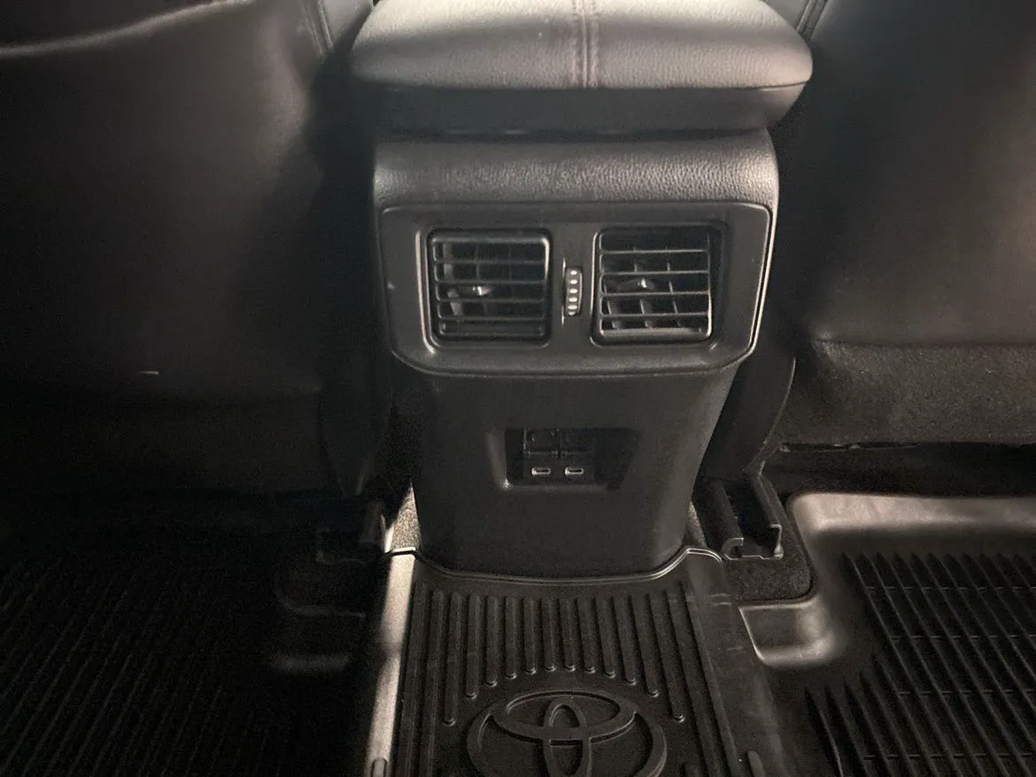 Vehicle image 24