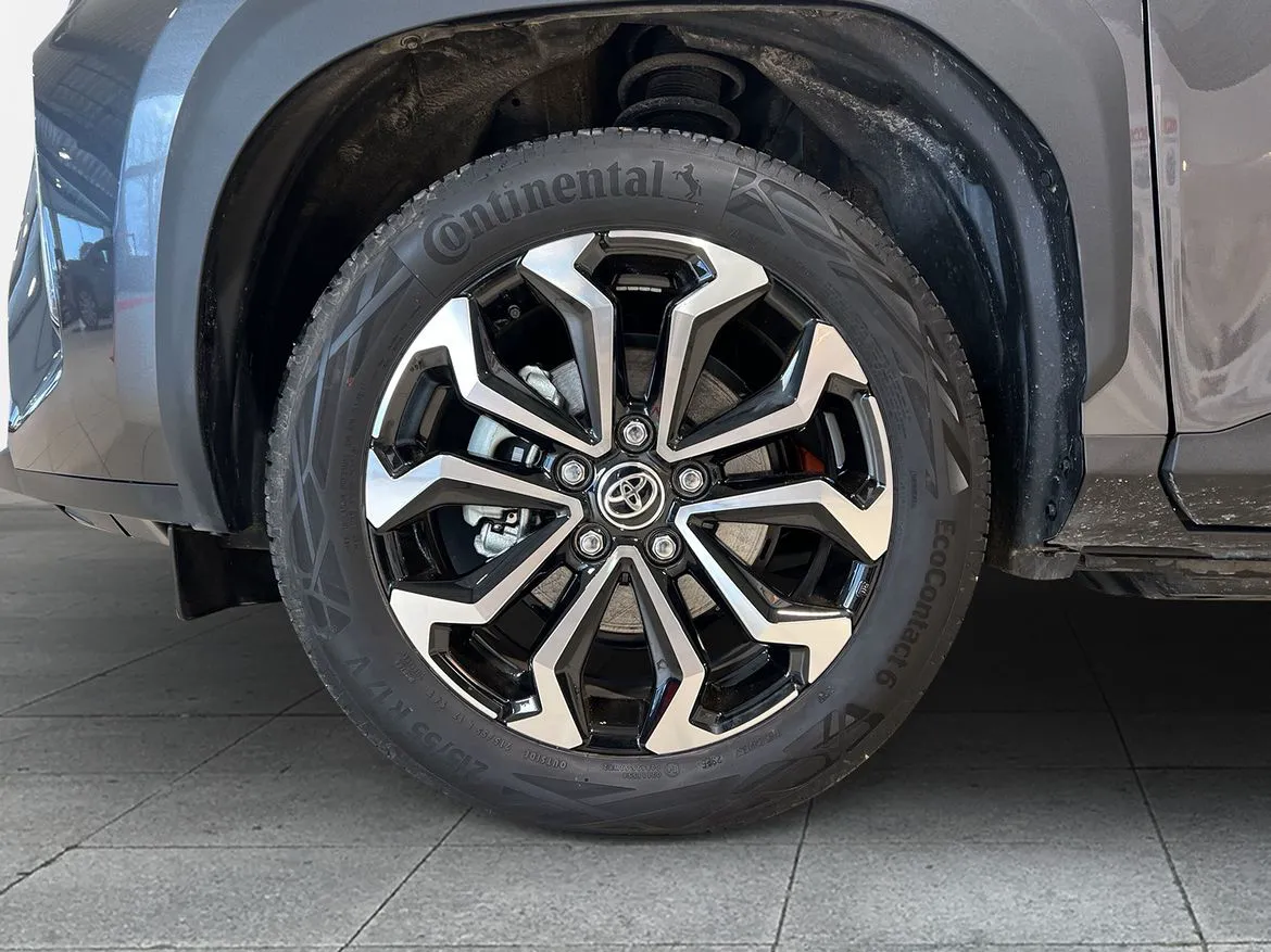 Vehicle image 16
