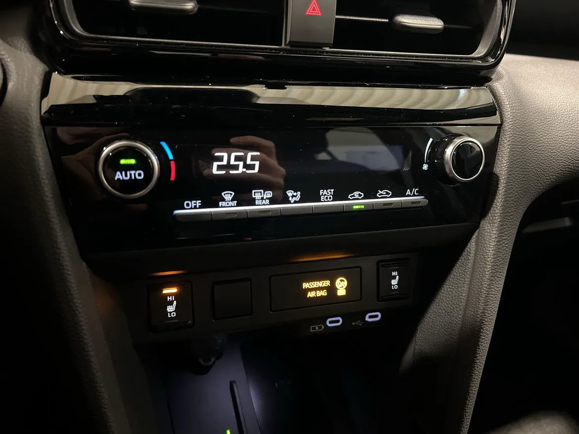 Vehicle image 23