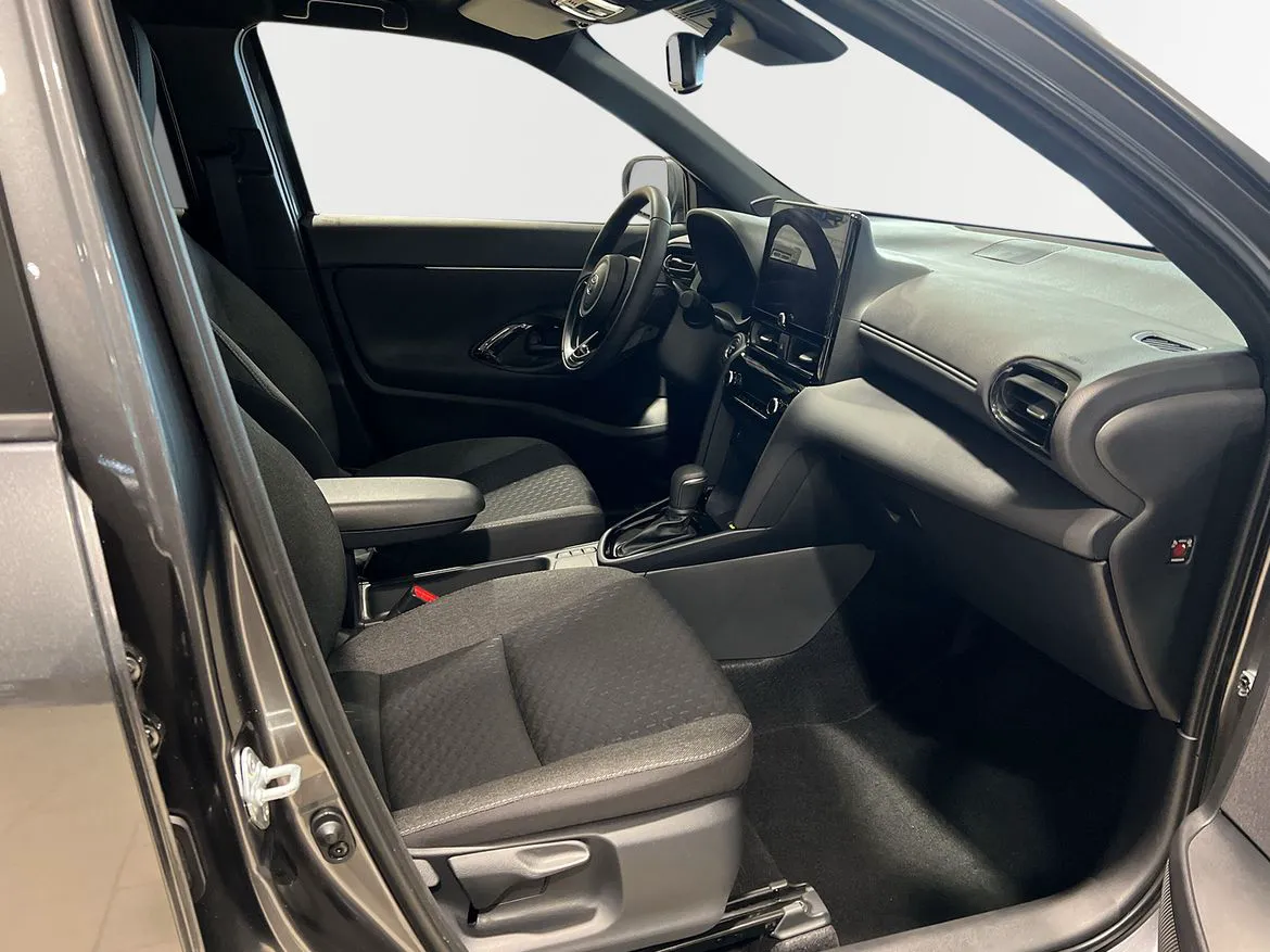 Vehicle image 13