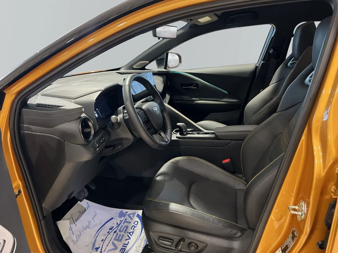 Vehicle image 11