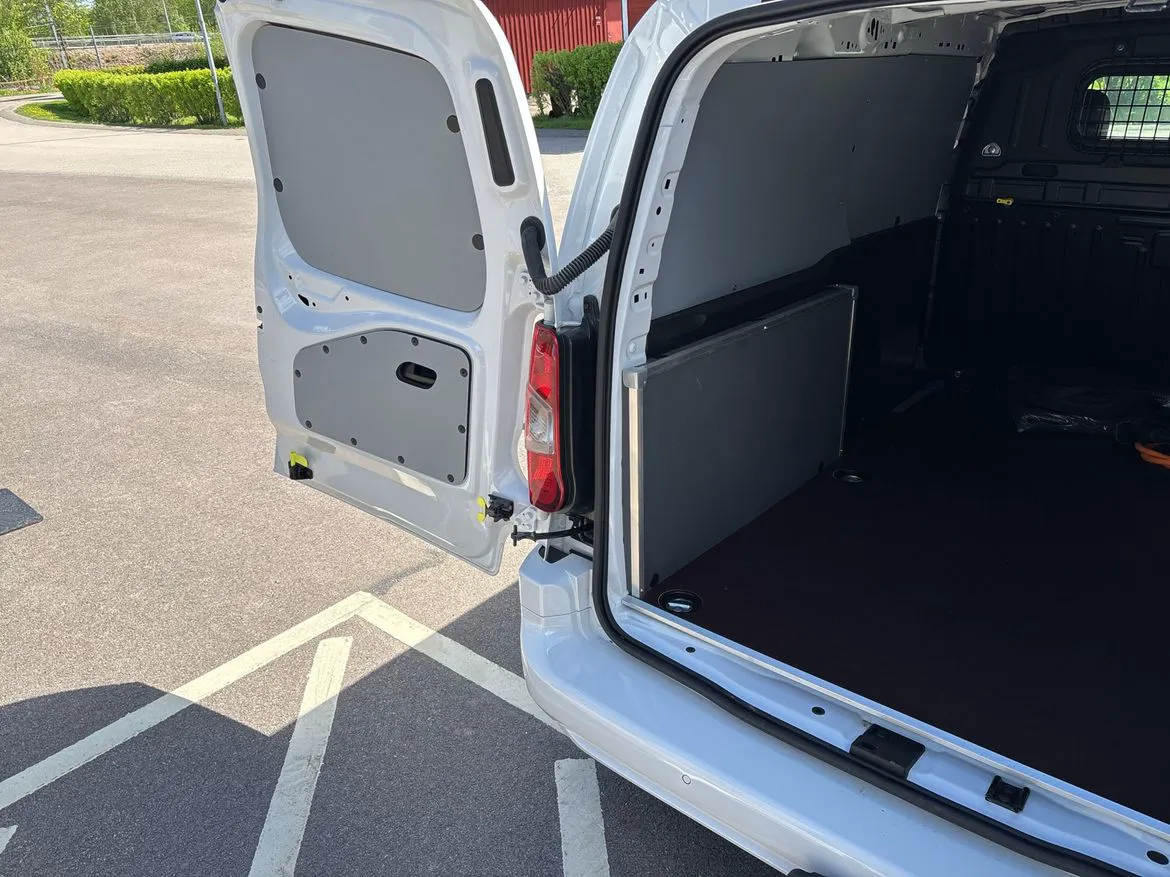 Vehicle image 27