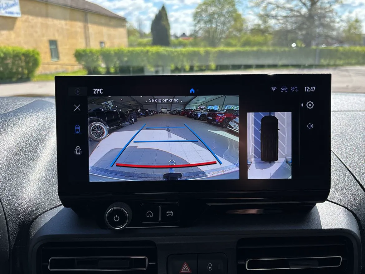 Vehicle image 28