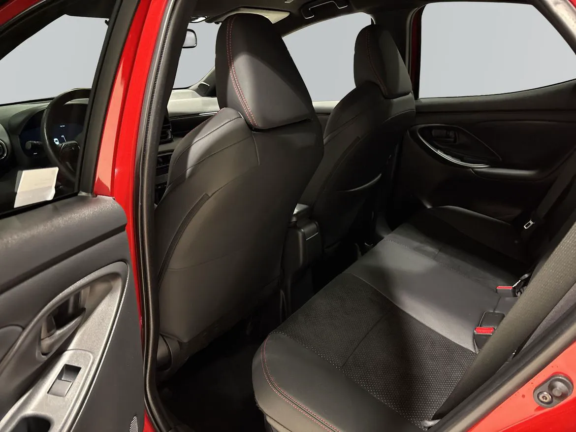 Vehicle image 10