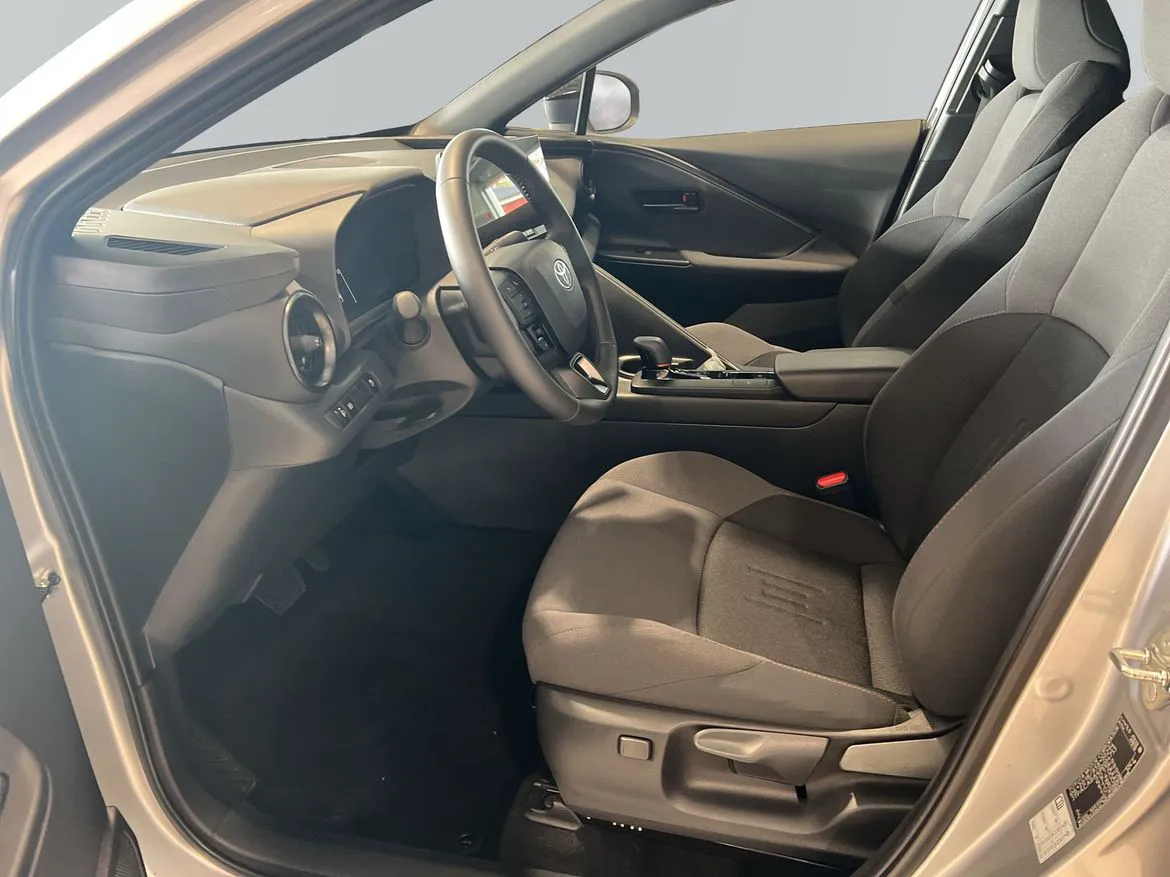 Vehicle image 11