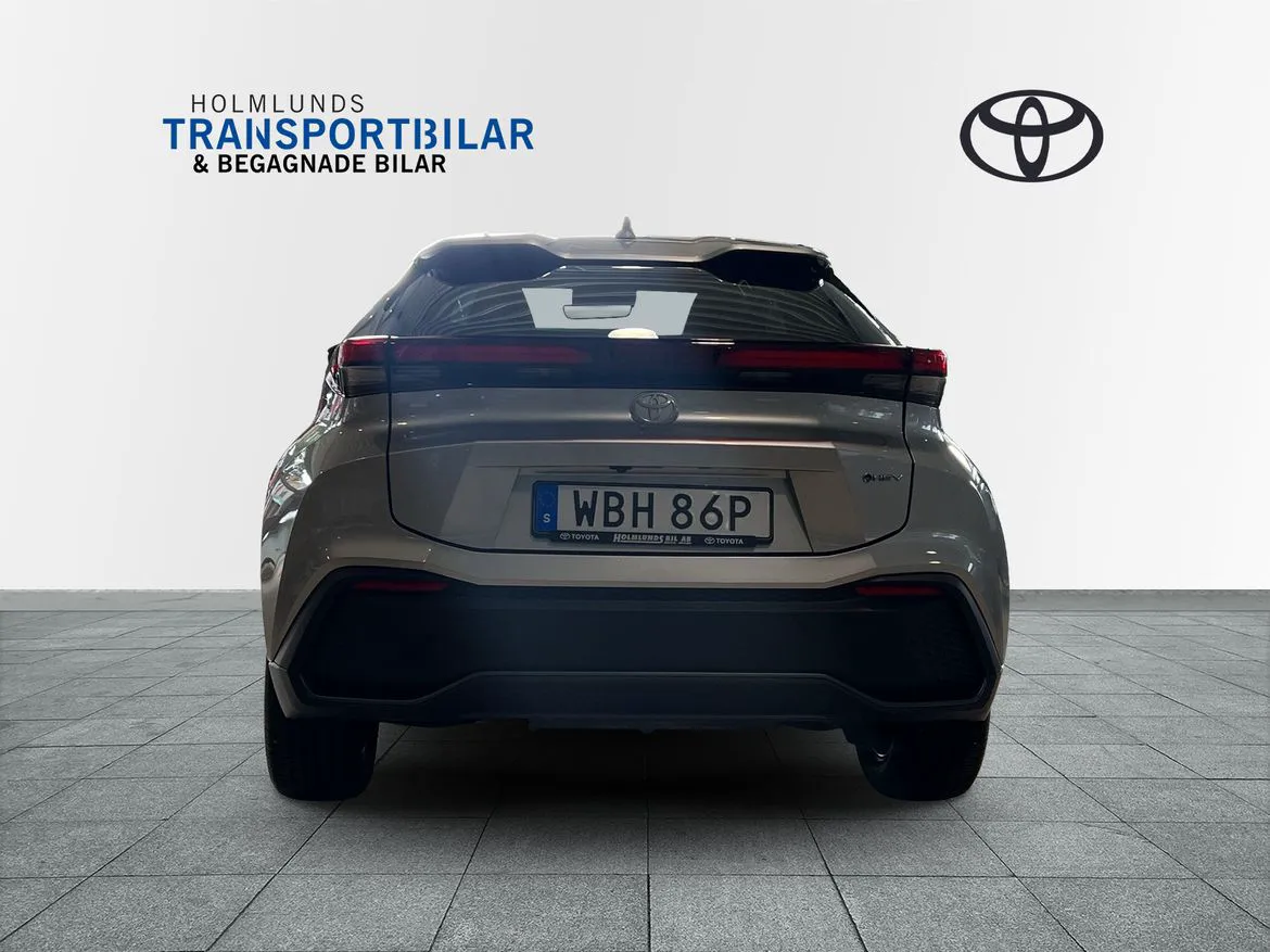 Vehicle image 3