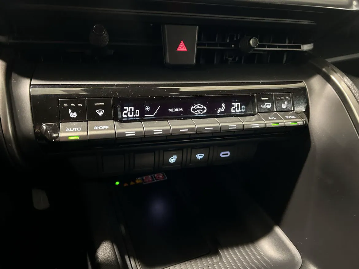 Vehicle image 25