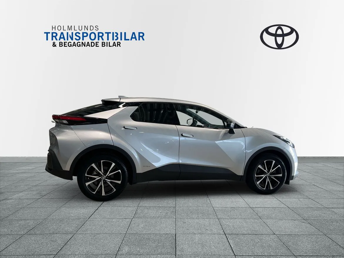 Vehicle image 16