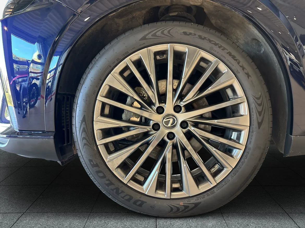 Vehicle image 19
