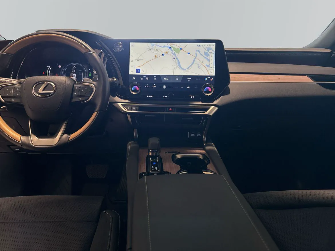 Vehicle image 15