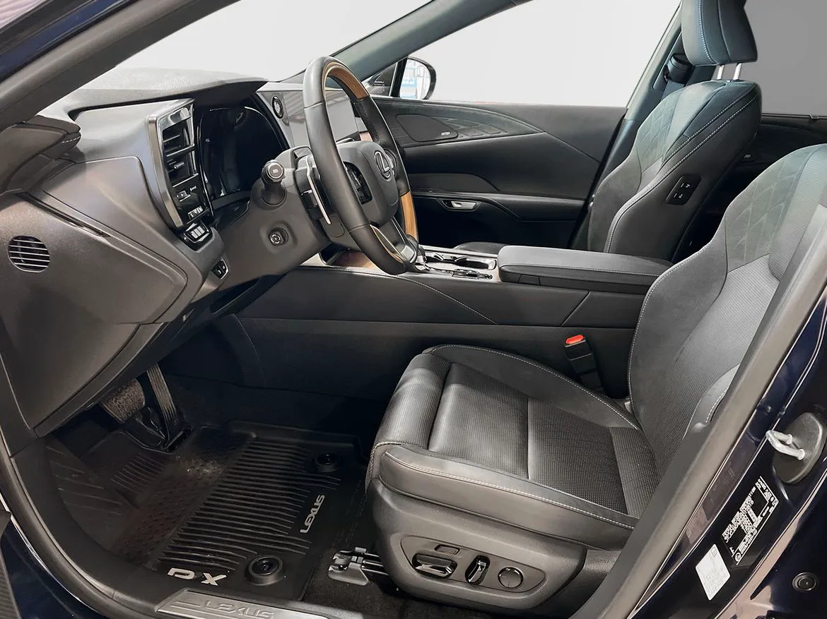 Vehicle image 33