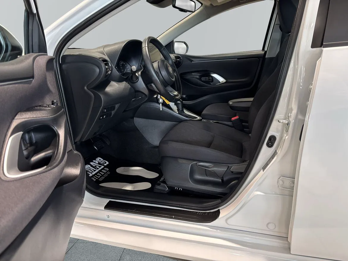 Vehicle image 11