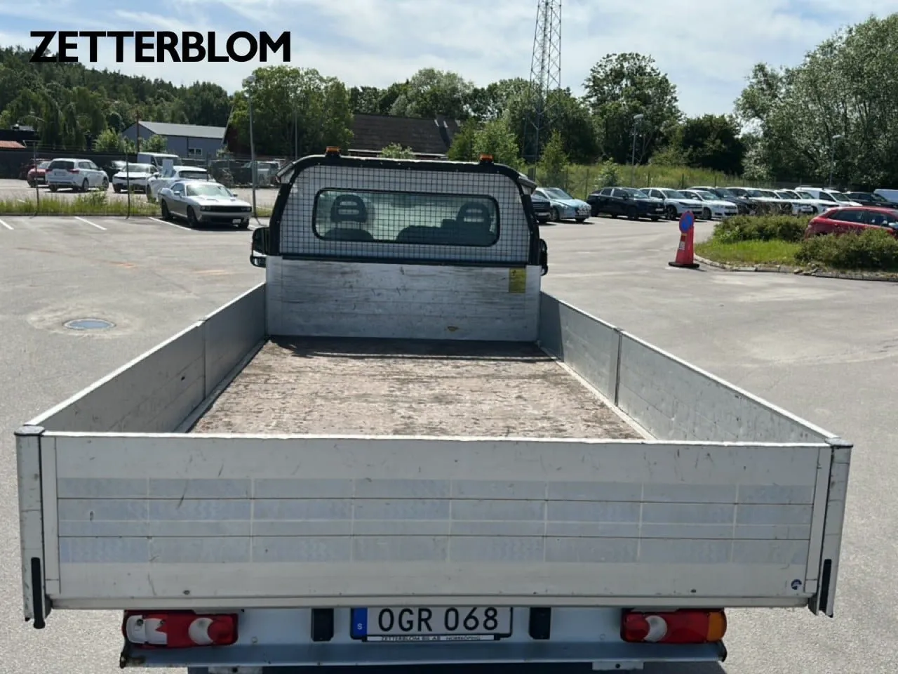 Vehicle image 5