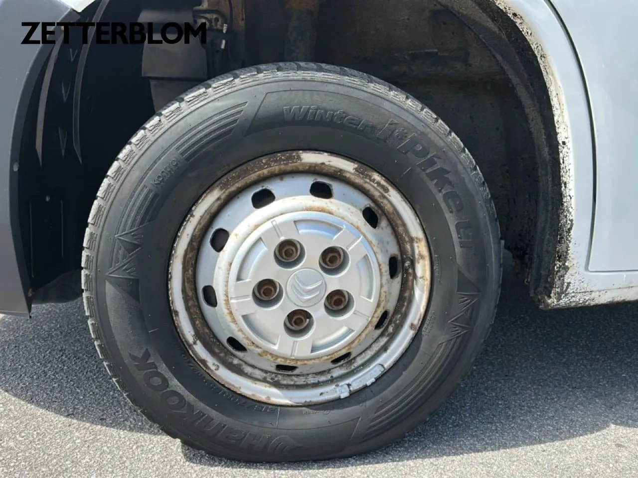Vehicle image 12