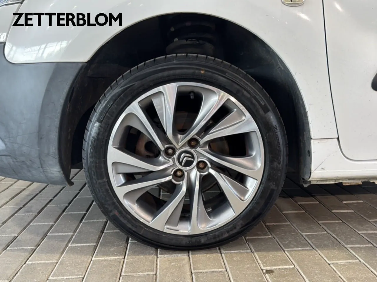 Vehicle image 12