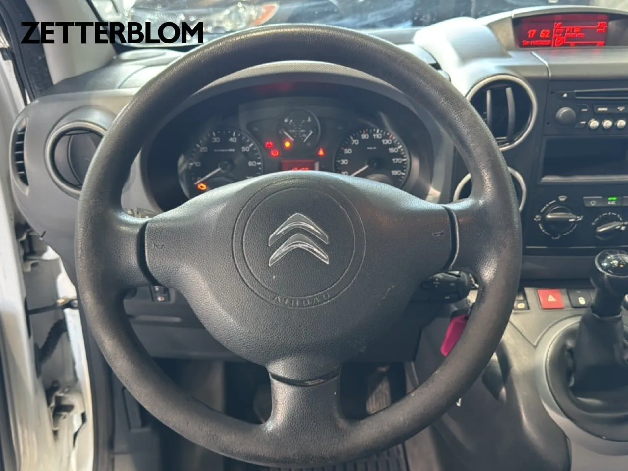 Vehicle image 11