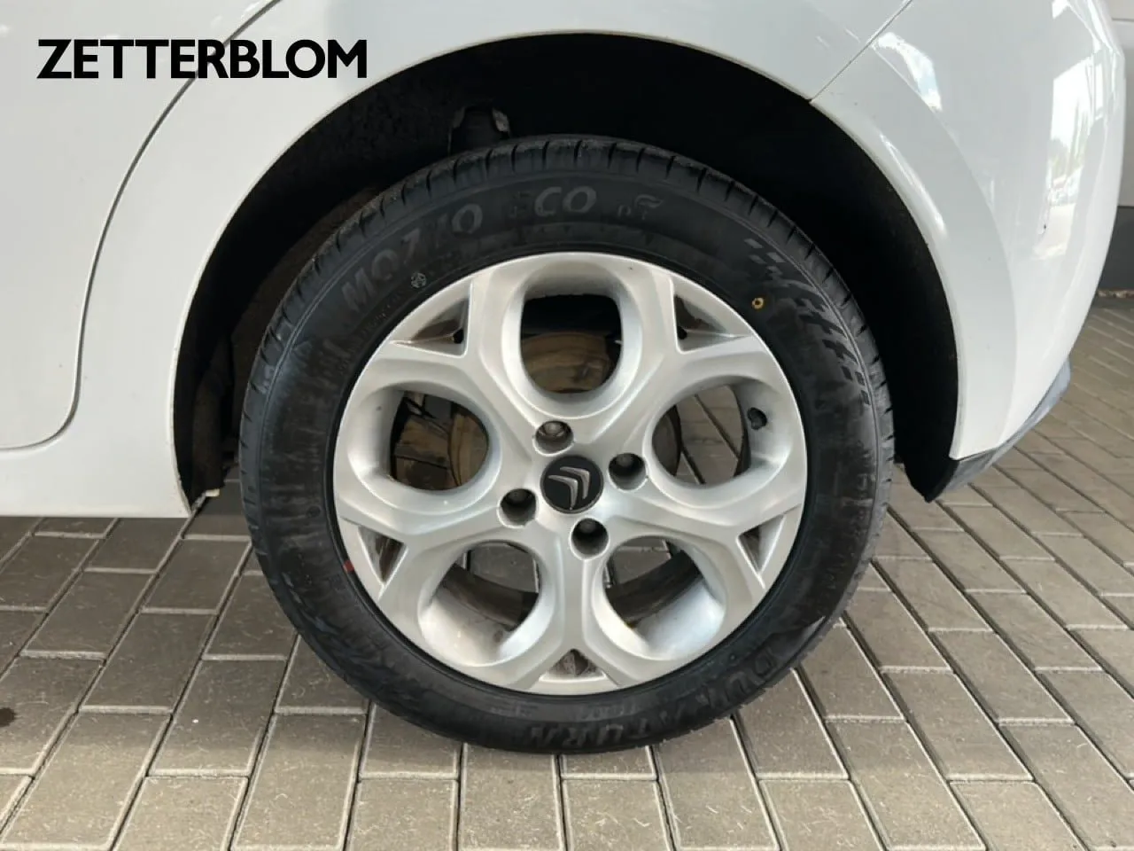 Vehicle image 12