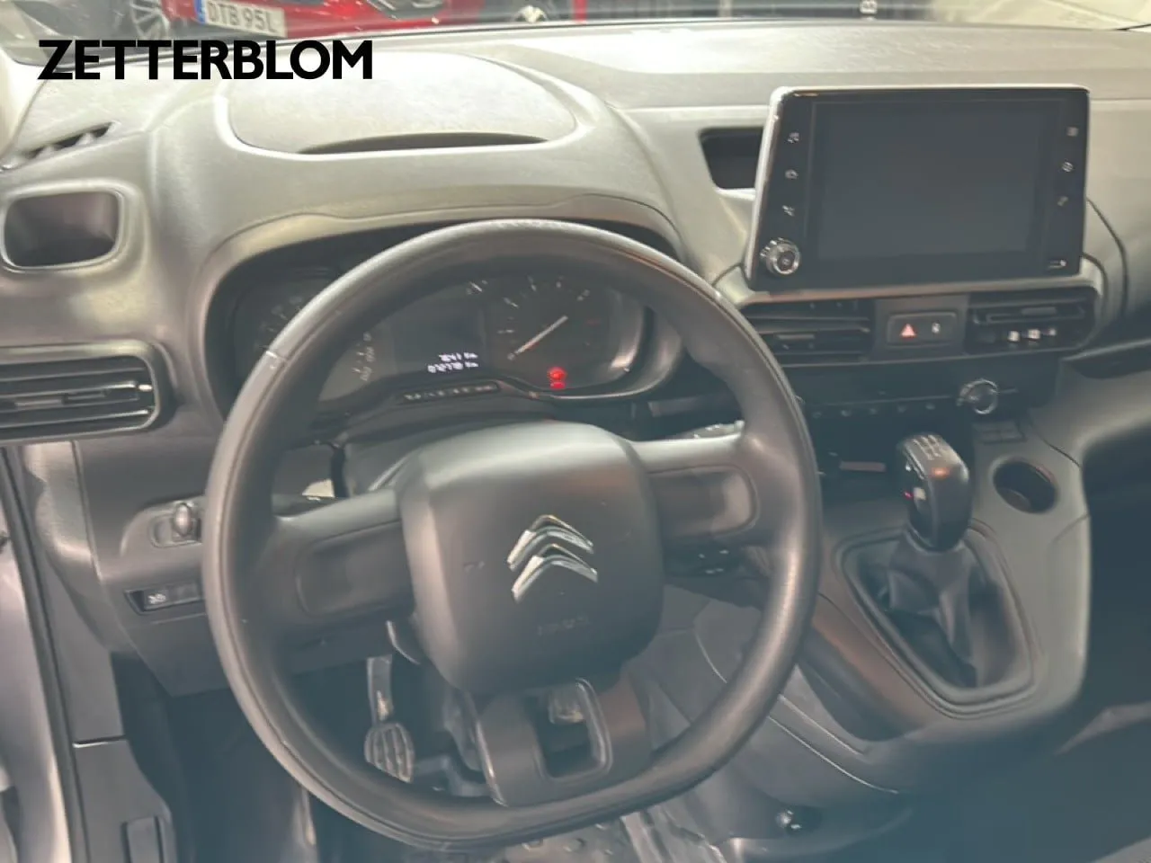Vehicle image 11