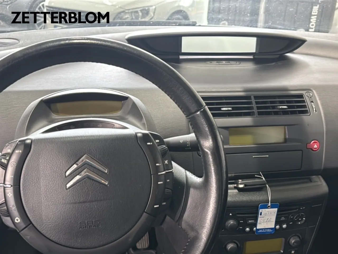 Vehicle image 10