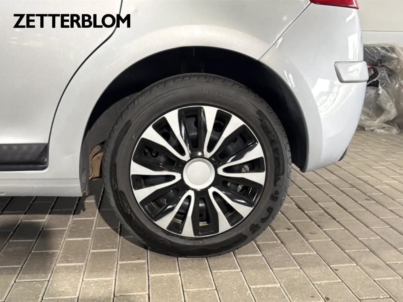 Vehicle image 12