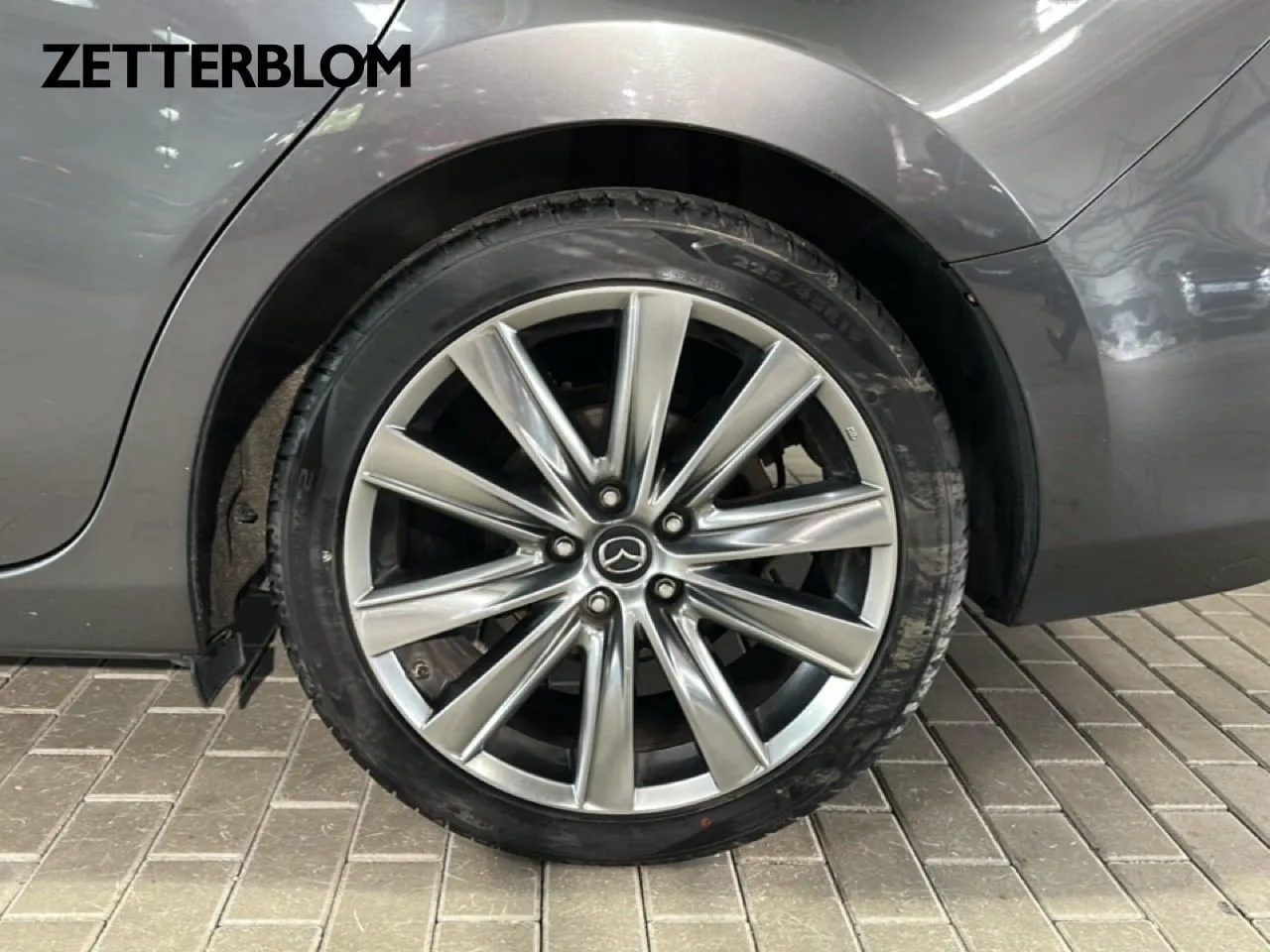 Vehicle image 12
