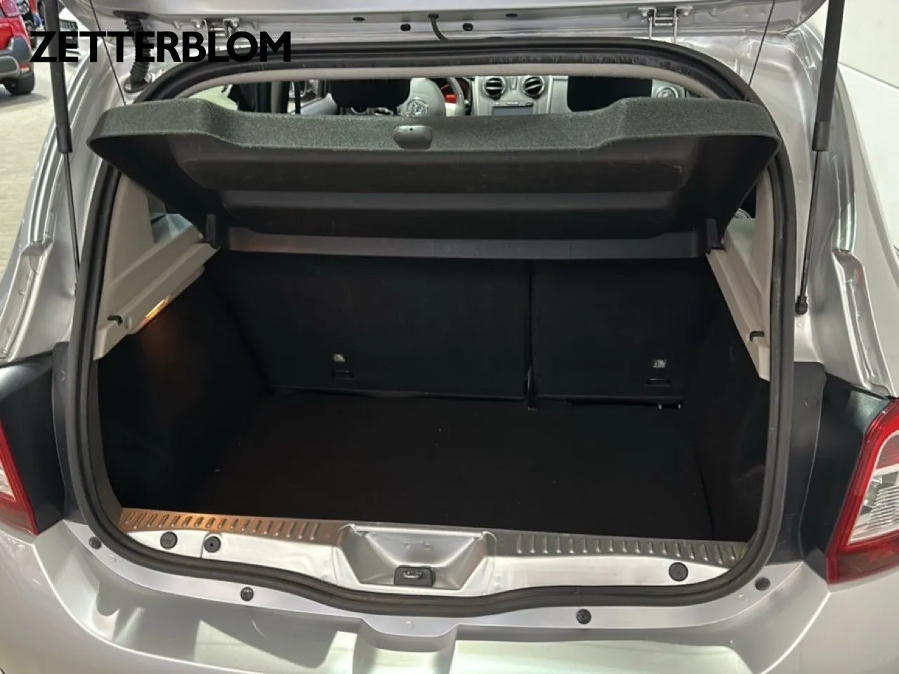 Vehicle image 5