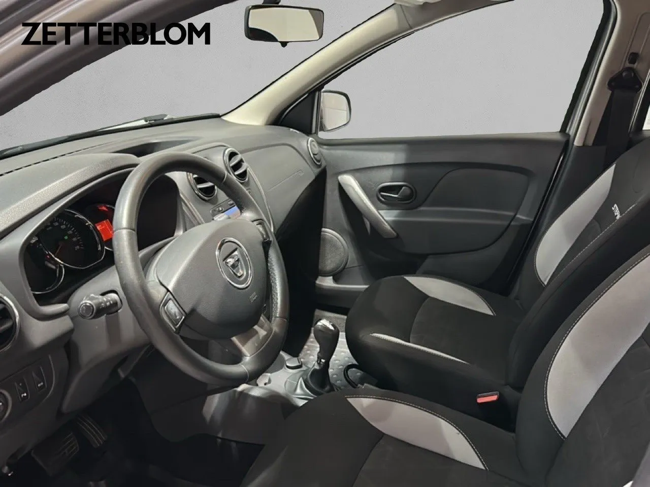 Vehicle image 7