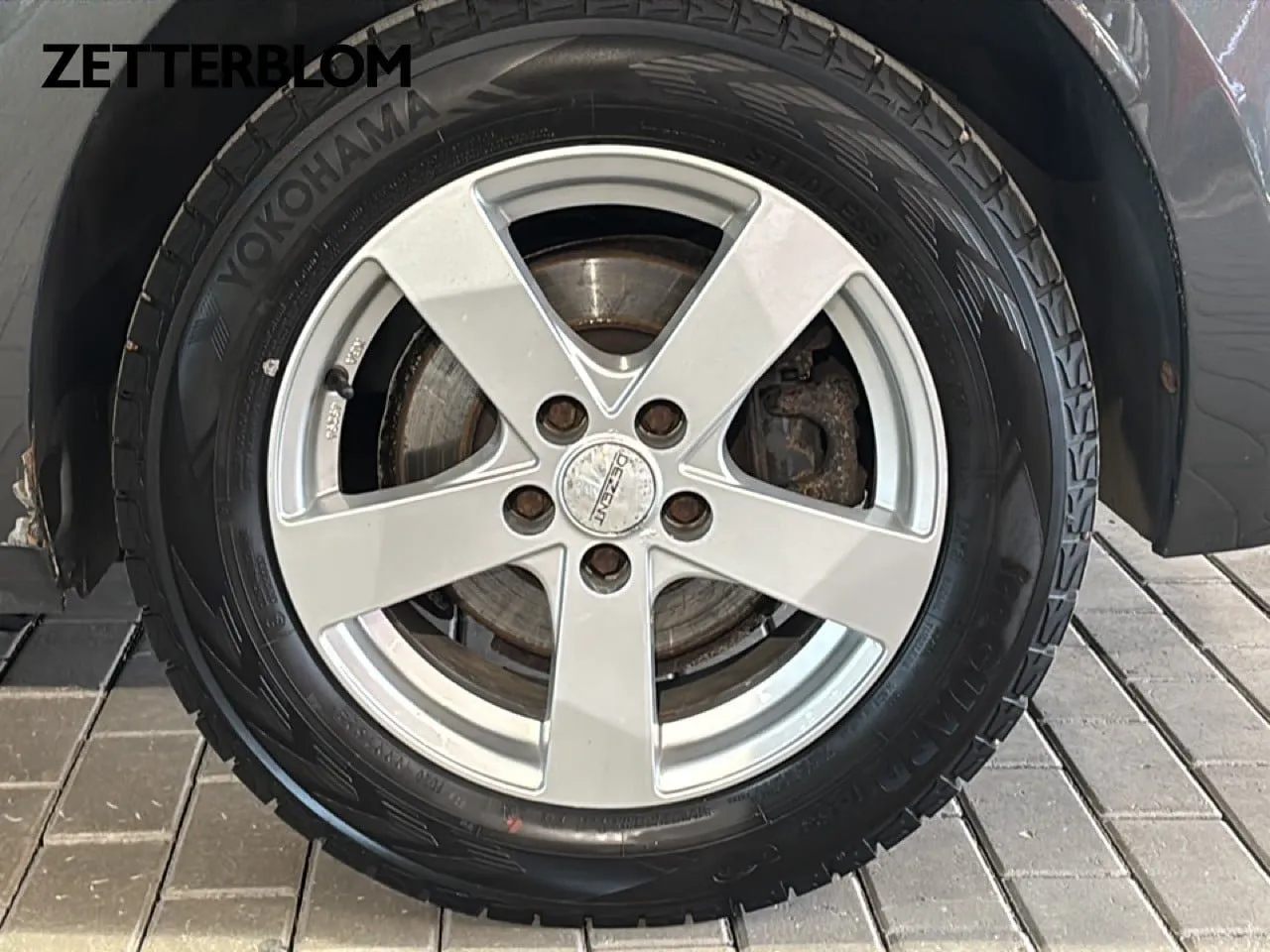 Vehicle image 12