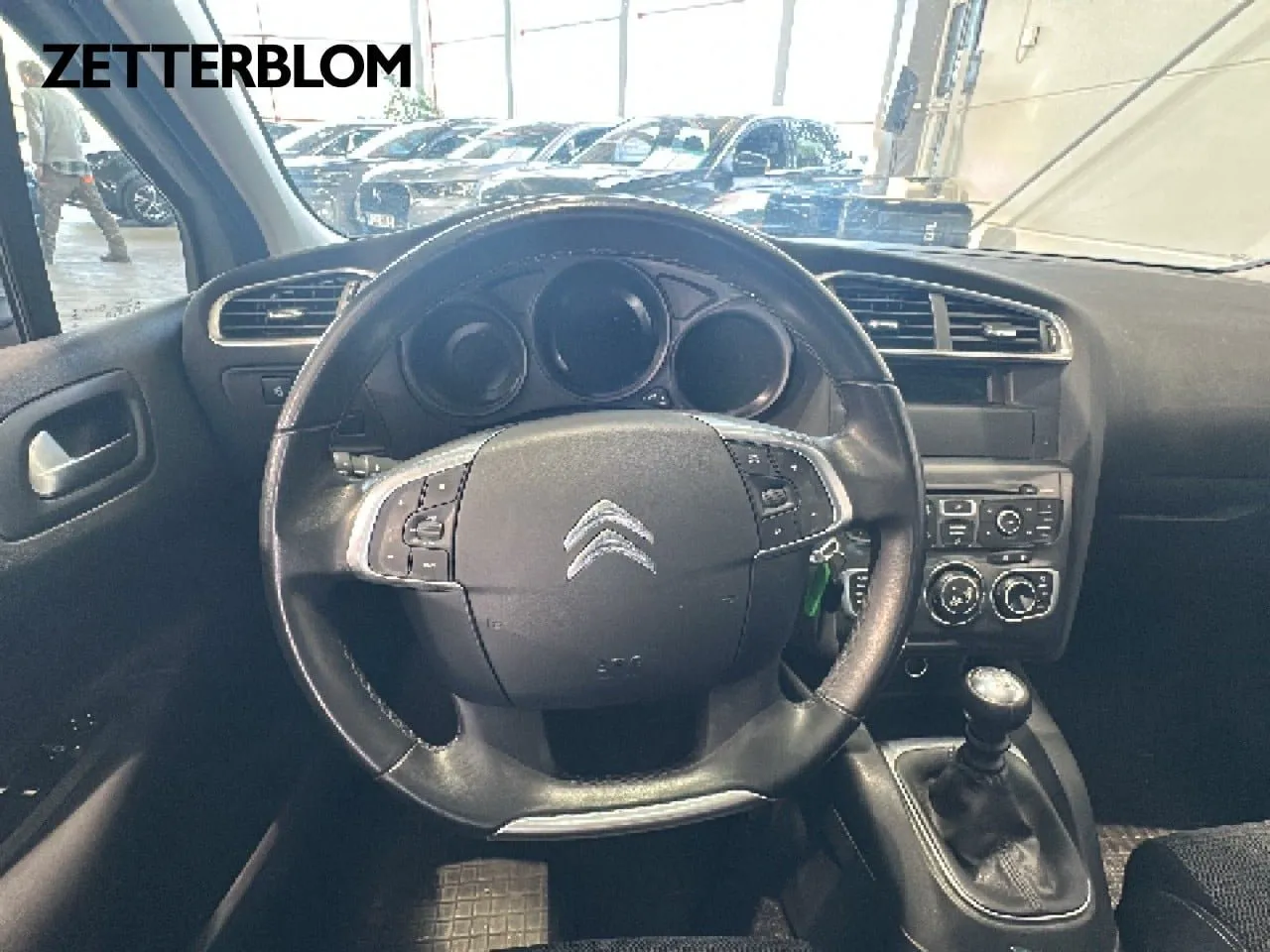 Vehicle image 11