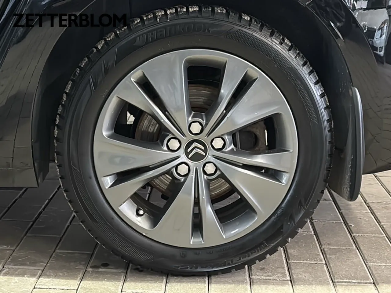 Vehicle image 12