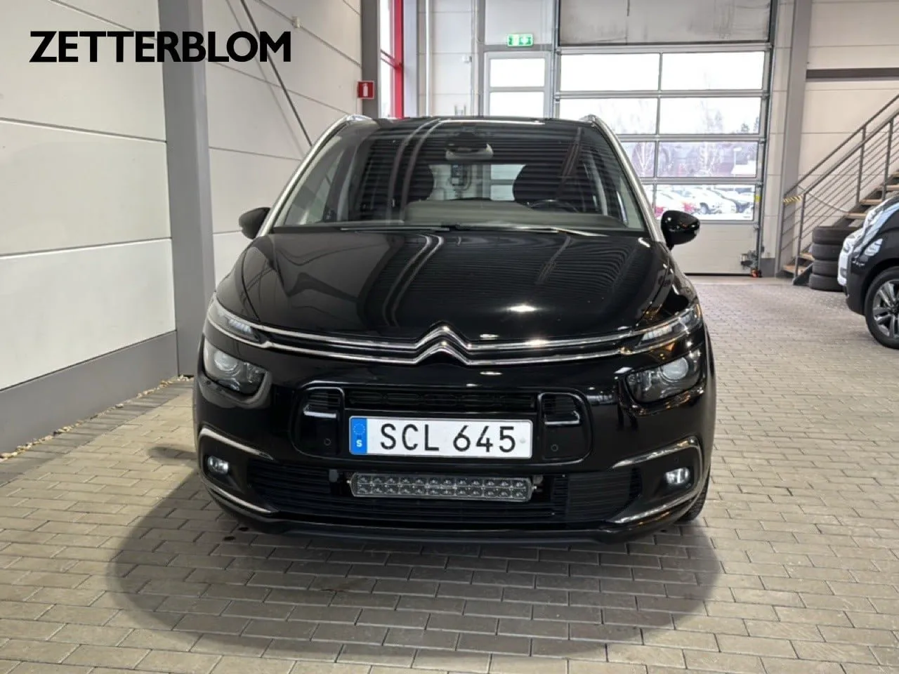 Vehicle image 4