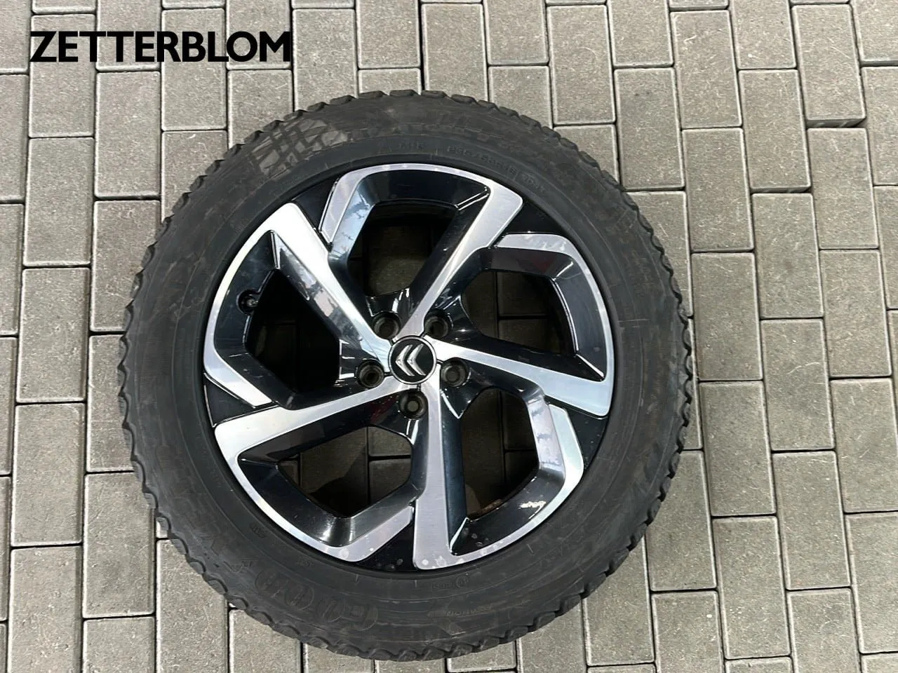 Vehicle image 15
