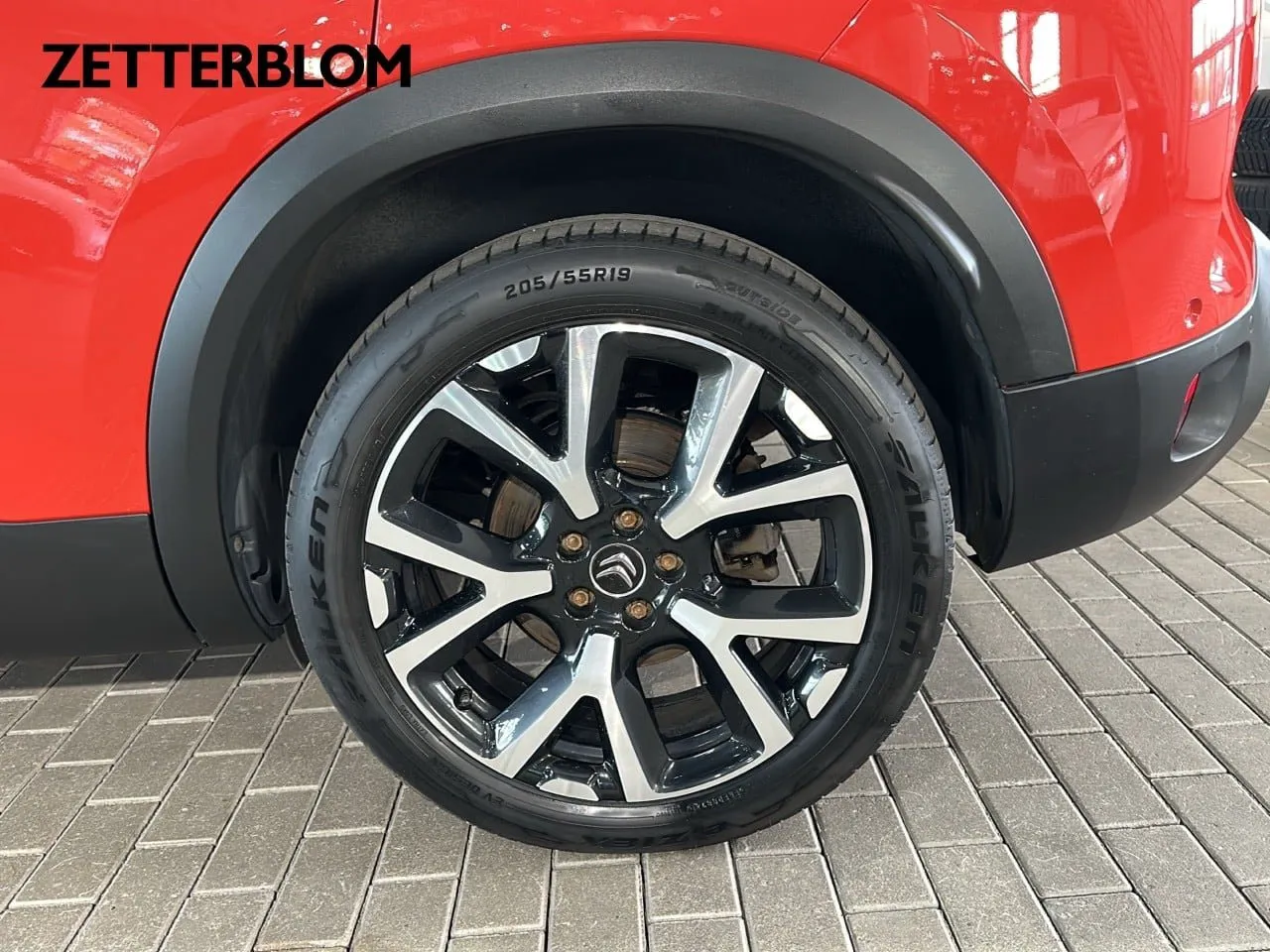 Vehicle image 12
