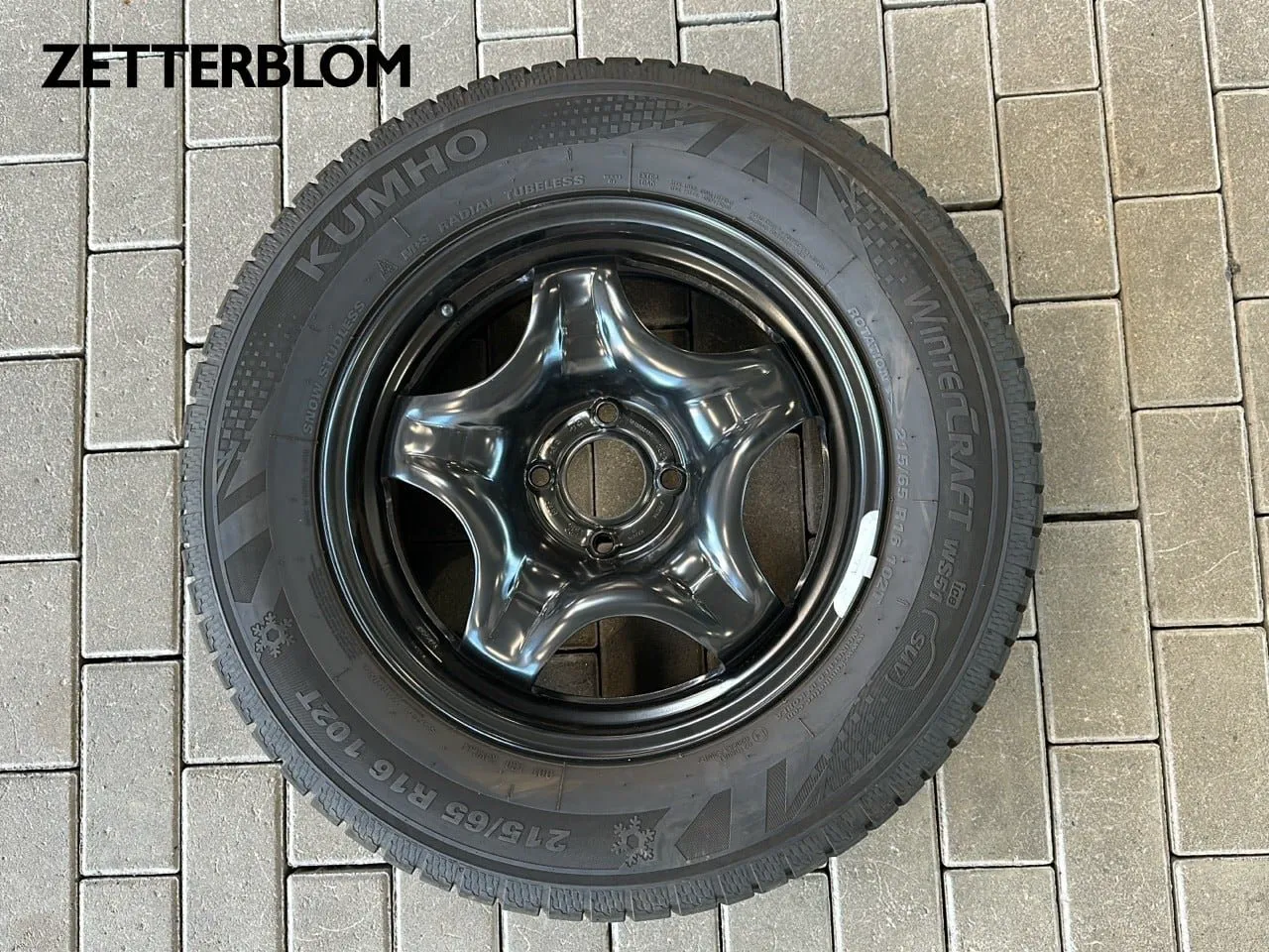 Vehicle image 15
