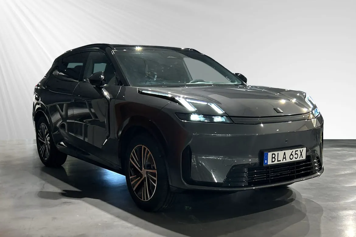 Vehicle image 5
