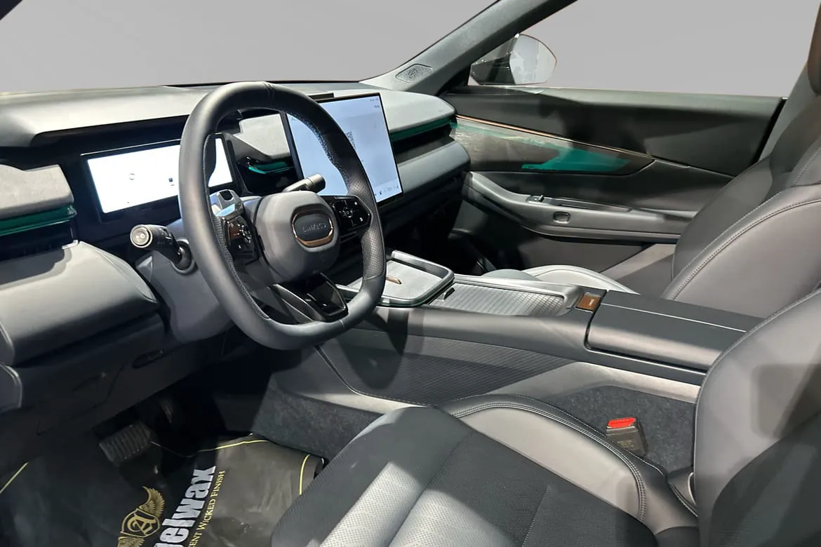 Vehicle image 6