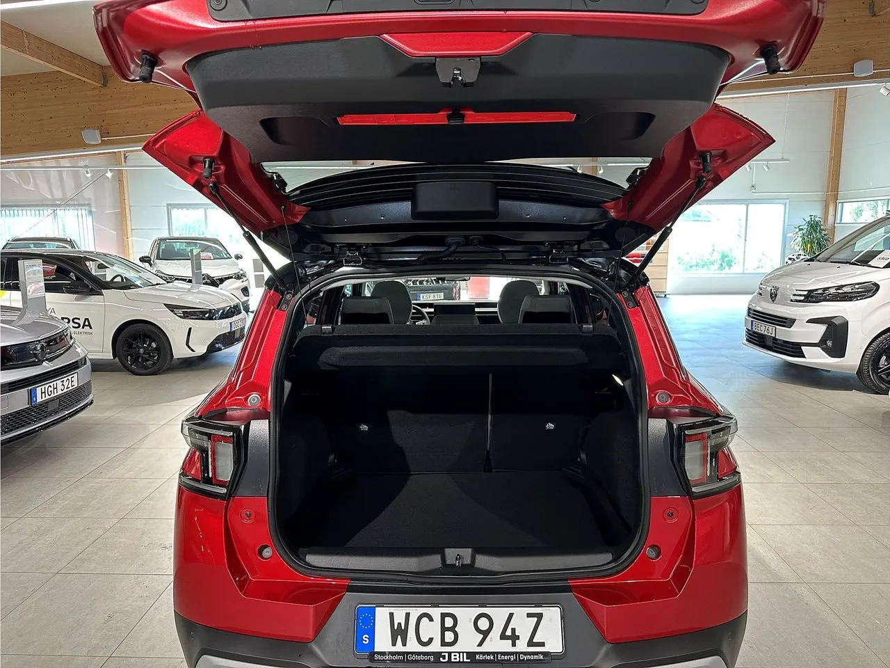 Vehicle image 8