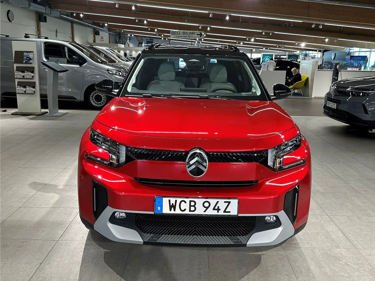 Vehicle image 12