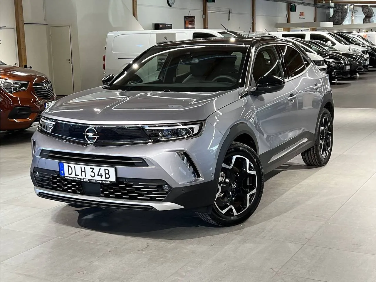 Vehicle image 3