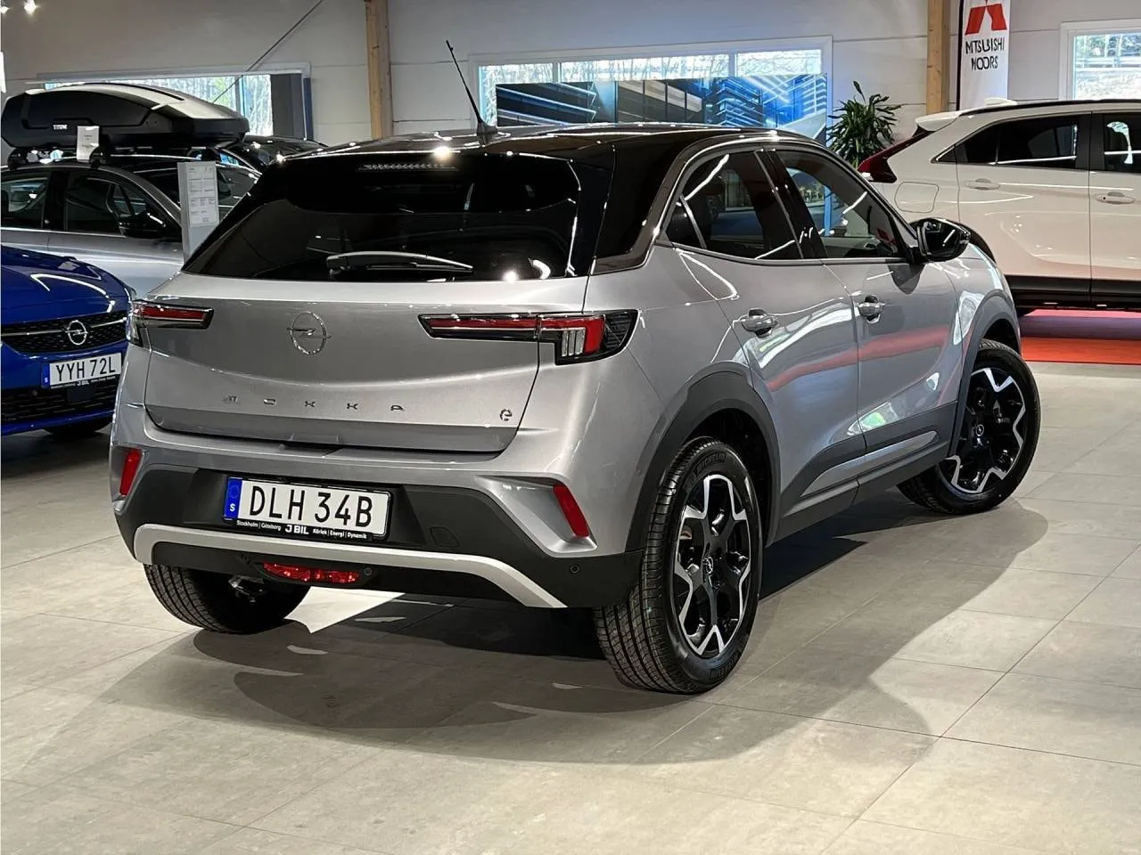 Vehicle image 4