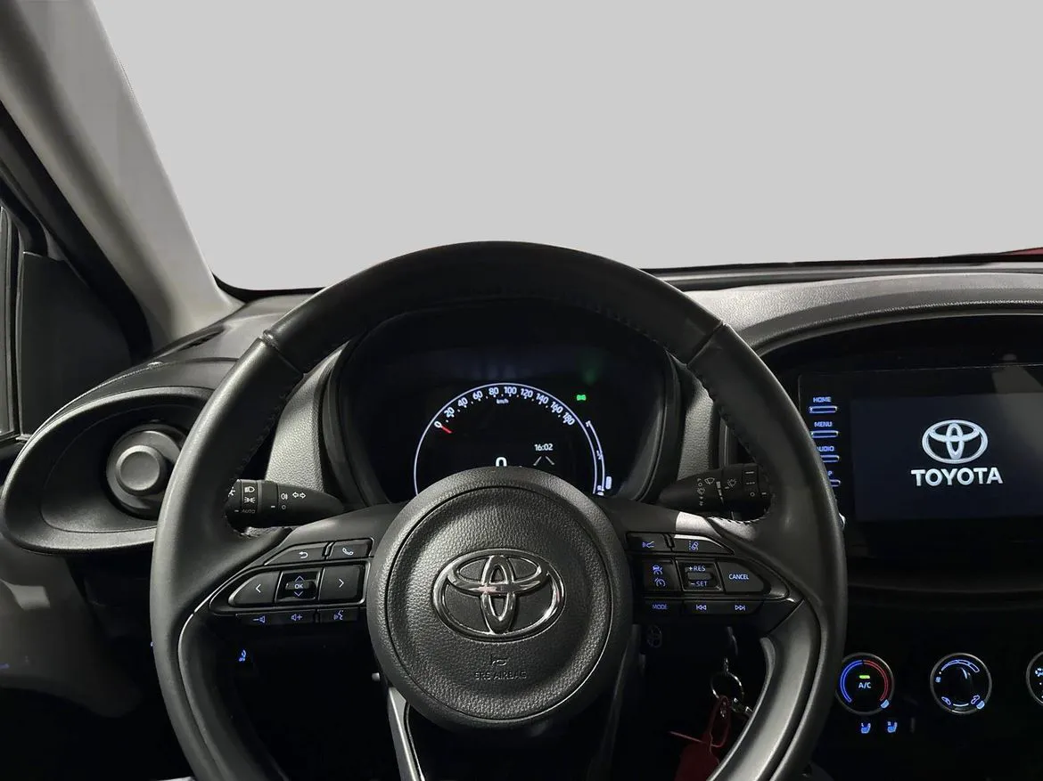 Vehicle image 14