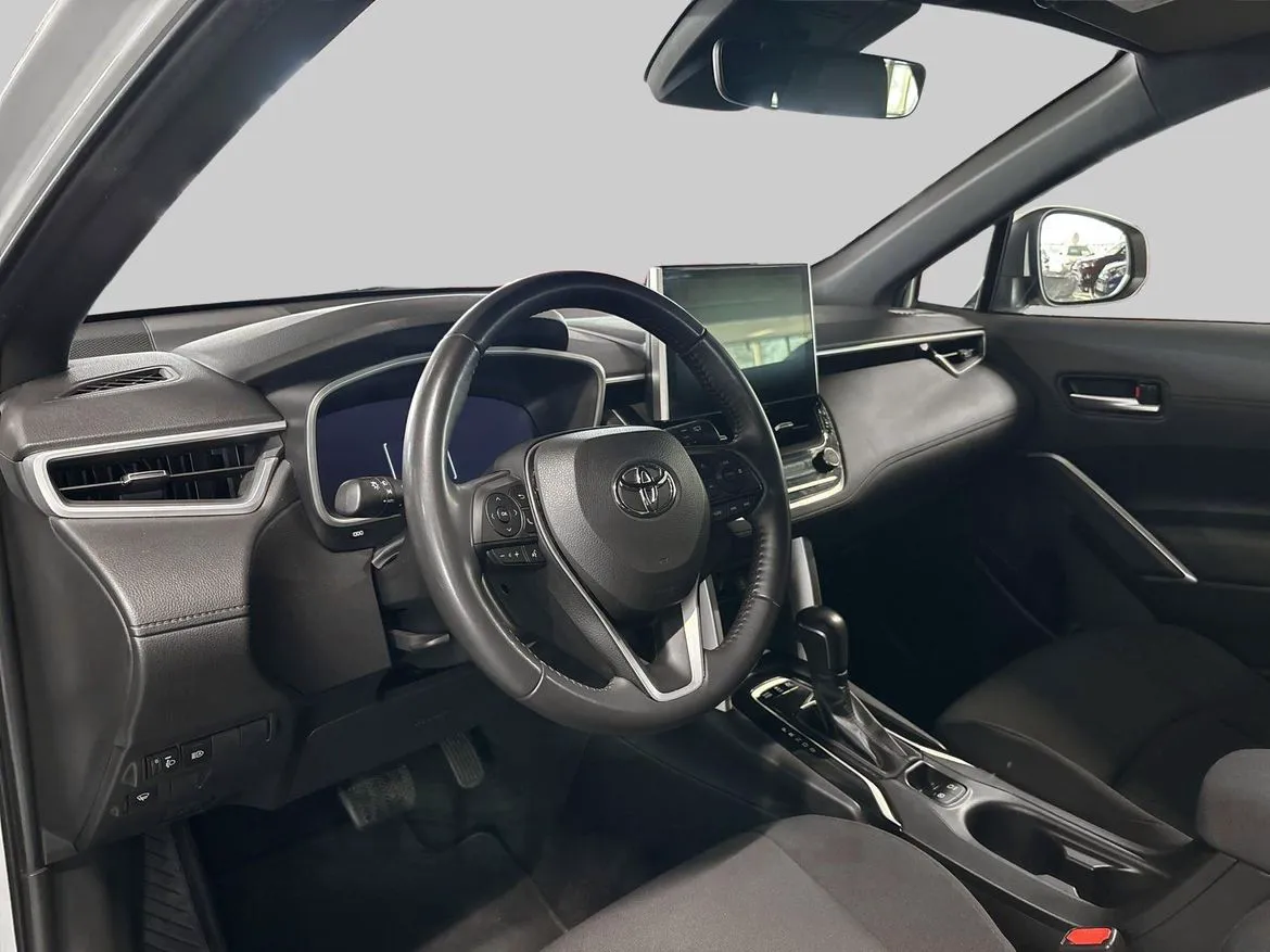 Vehicle image 13