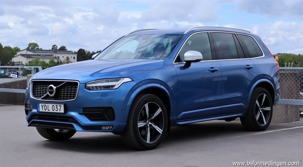 Volvo XC90 D5 AWD R Design HeadUp 7-sits S/V-hjul GPS - 2017