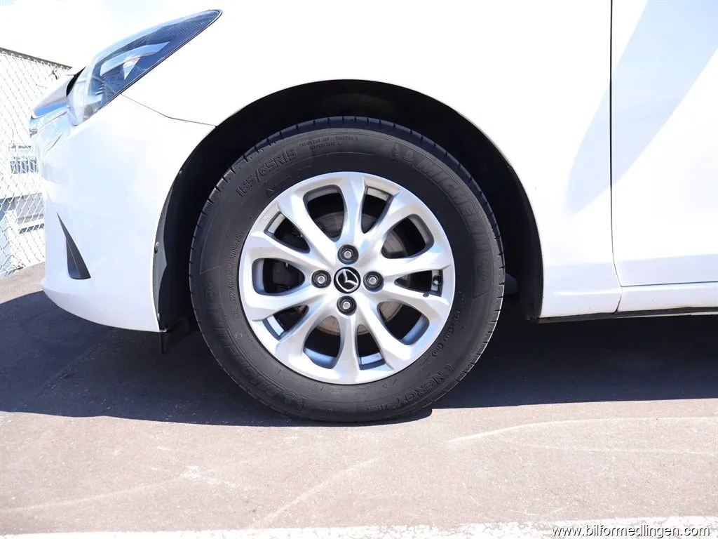 Vehicle image 14