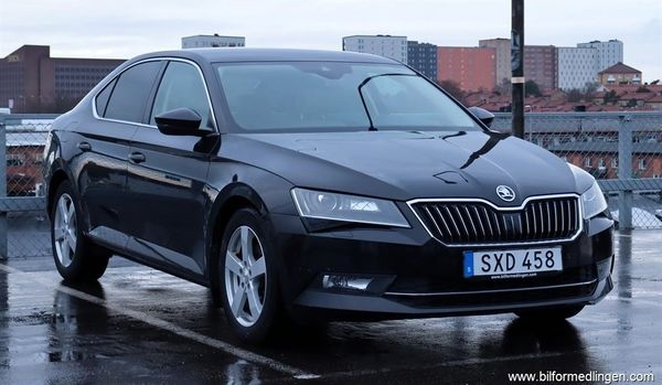 Skoda Superb 2.0 TDI 4x4 190hk Sedan Navi Keyless S/V-hjul - 2017