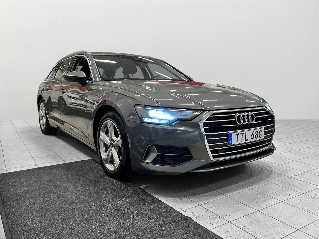 Vehicle image 6
