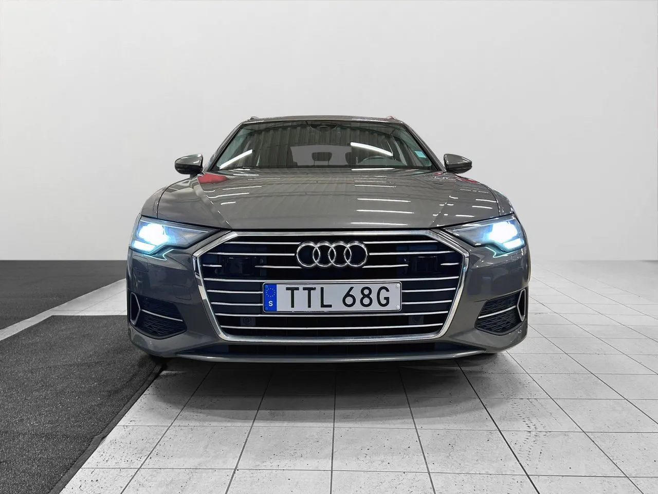 Vehicle image 7
